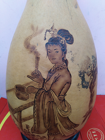 周强一作品7  葫芦烙画《貂蝉拜月》